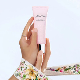 Молочко для тела с отшелушивающим эффектом Miss Dior Rose Granita Shower Milk