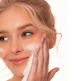 Пена для умывания лица очищающая